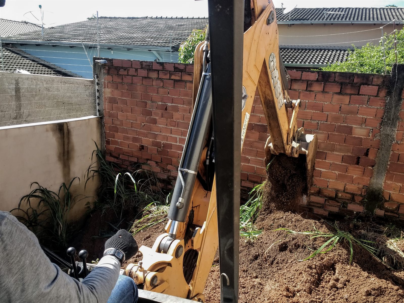 Máquina em operação contínua de regularização de terreno